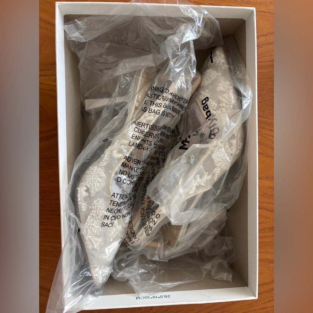 Betsey Johnson Ivory embroidered Nikki Heels size 6.5 - Picture 4 of 6